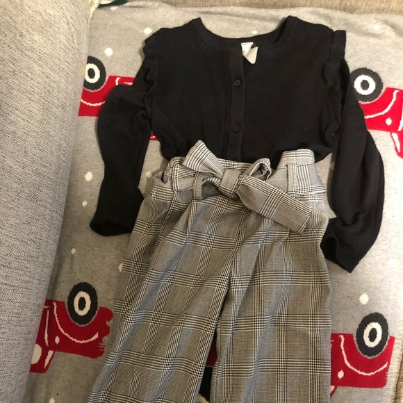 Girls black top and plaid pants - Picture 2 of 5